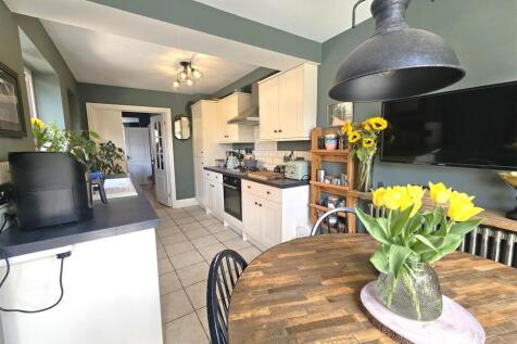 Kitchen Breakfast Room 1.jpg