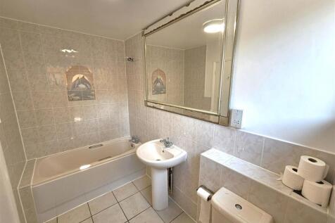 Bathroom.jpg