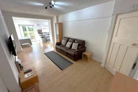 Living Room 2.jpg