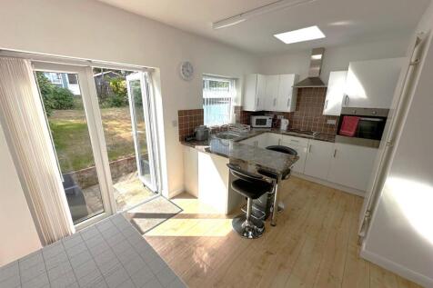 Kitchen 1.jpg