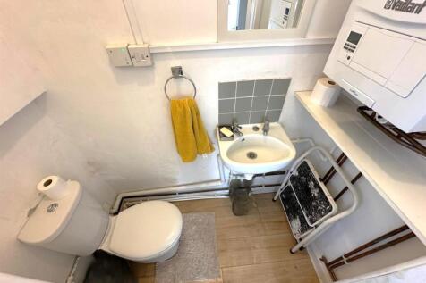 Cloakroom WC.jpg