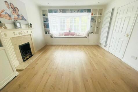 Lounge bay window.jpg