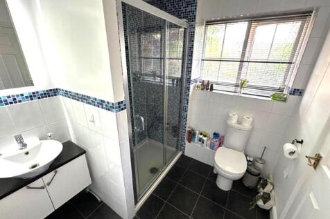 En Suite Shower Room.jpg