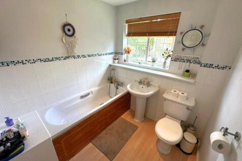 Family Bathroom.jpg