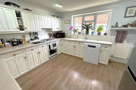 Kitchen 1.jpg