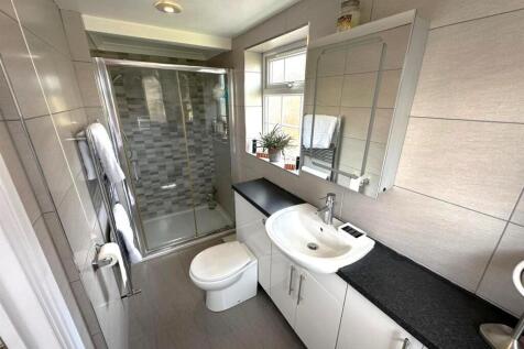 En Suite to Master.jpg