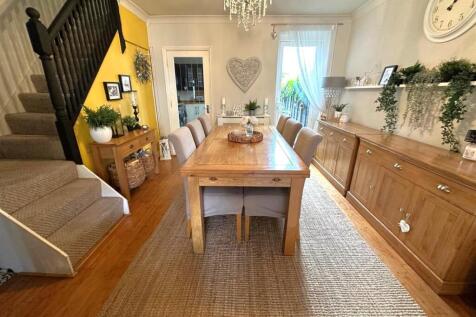 Dining Area.jpg