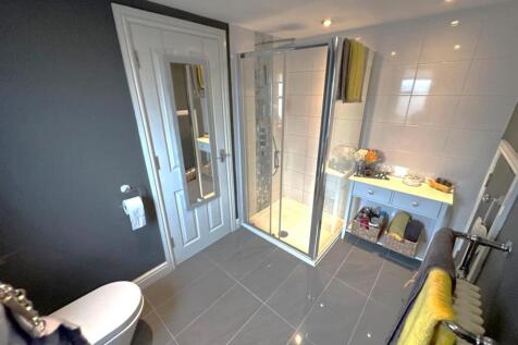 En suite shower room.jpg