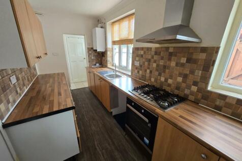 FITTED KITCHEN