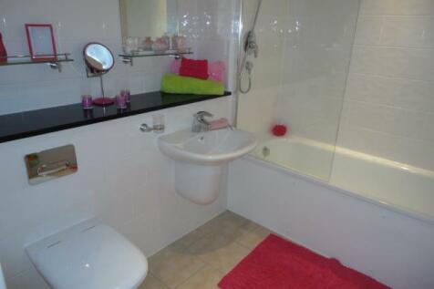 BATHROOM SUITE &amp; SHOWER