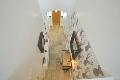 FIRST FLOOR GALLERY LANDING