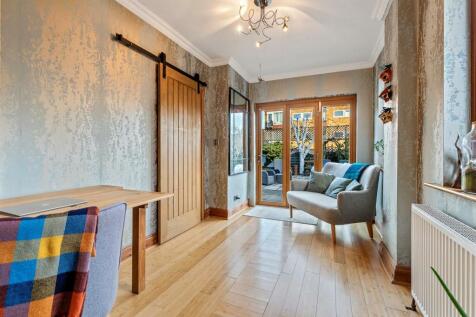 GARDEN ROOM