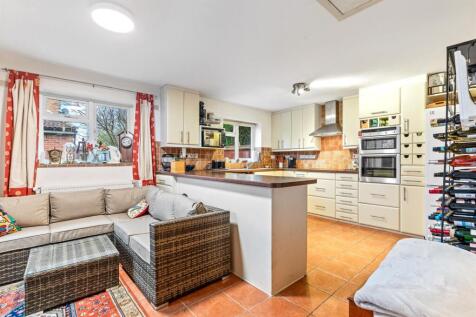 KITCHEN/BREAKFAST ROOM