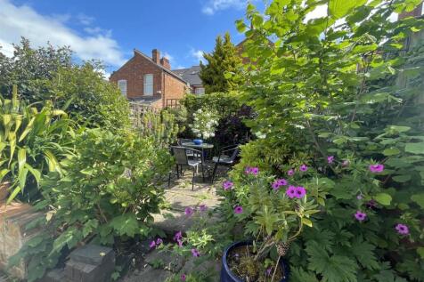 COURTYARD GARDEN
