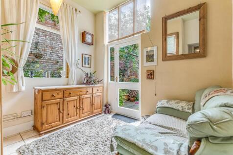 SNUG ROOM
