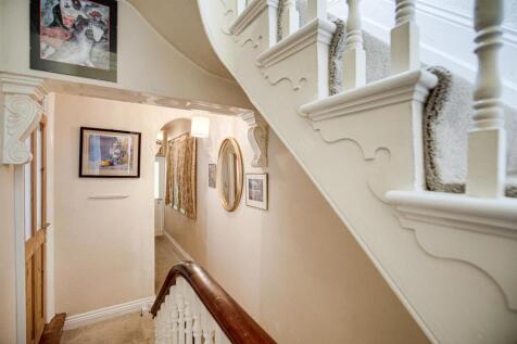 FIRST FLOOR LANDING
