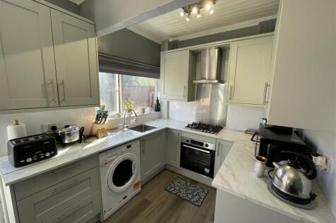 OPEN PLAN KITCHEN