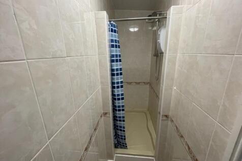 GROUND FLOOR SHOWER ROOM