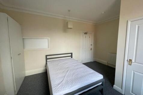Bed First Middle.jpg