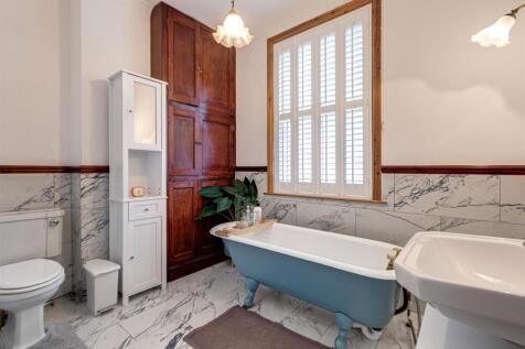 BATHROOM SUITE