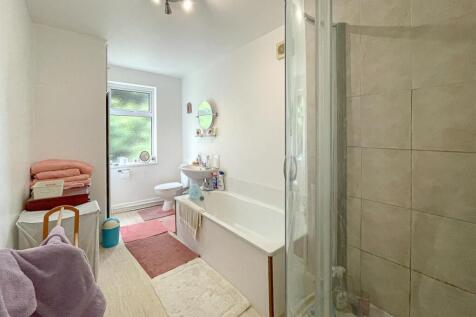 FOUR PIECE BATHROOM SUITE