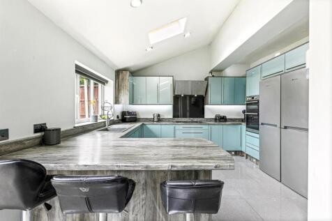 OPEN PLAN KITCHEN