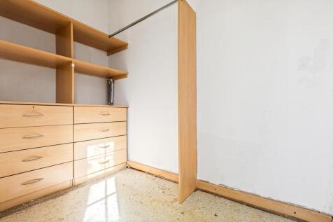 EN-SUITE DRESSING AREA