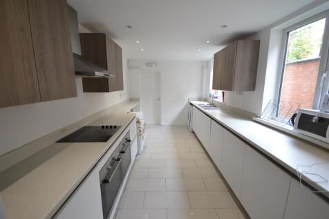 FITTED KITCHEN