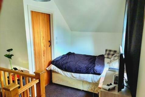 BEDROOM.jpg