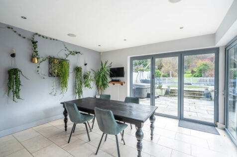 Dining Feature