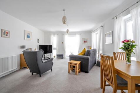 Sitting/Dining Area