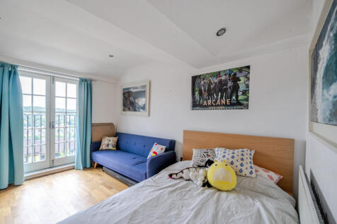 Reception/Bedroom