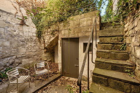 1382535-4-691b176...