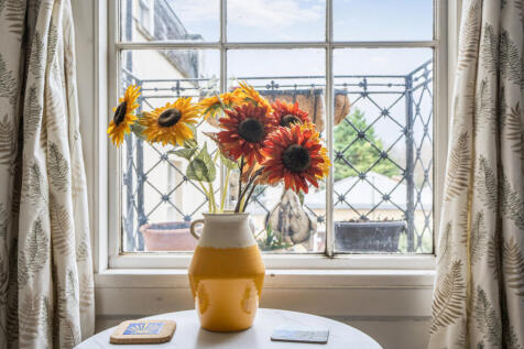 1386047-18-692d81...