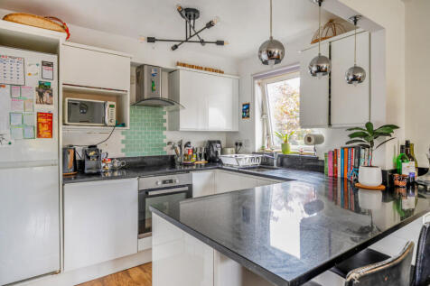 1370677-5-68f6381...