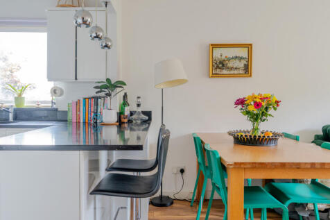 1370677-4-68f6381...