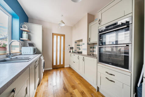 1372844-4-68ff6e1...