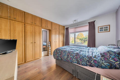 1382738-10-691f4b...