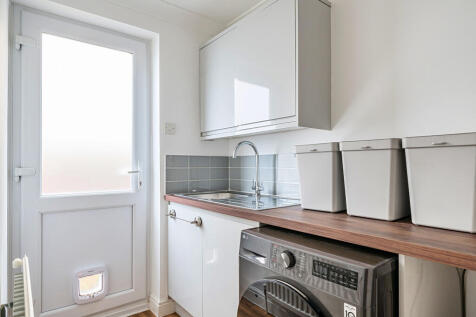 1373307-16-690e1e...