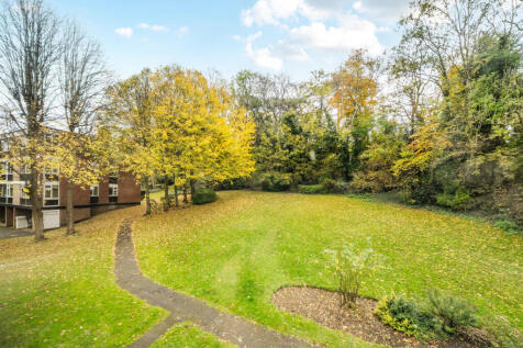 1376299-9-690b3c8...