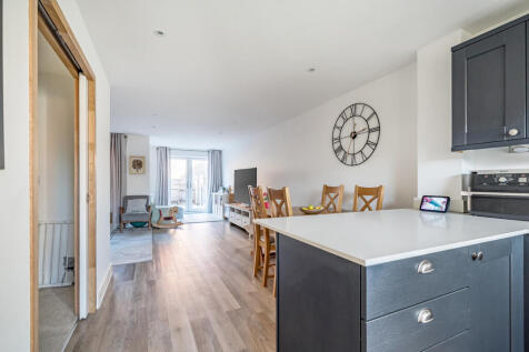 1380476-8-6925c17...