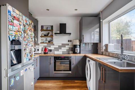 1374619-23-690b77...