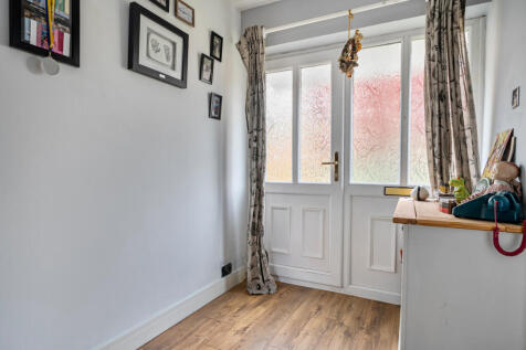 1374619-8-690b76e...