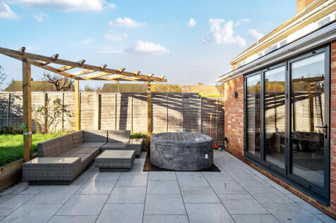 1383102-3-691c470...