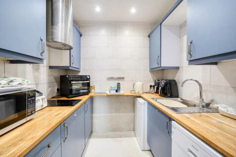 1372586-13-6900a3...