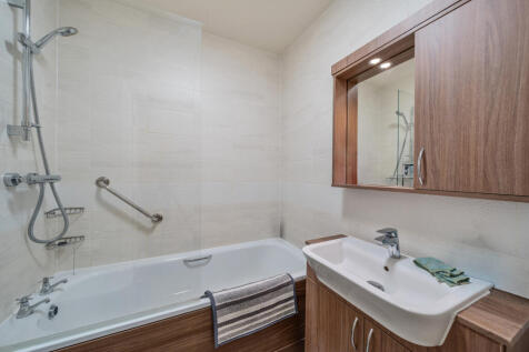 1359515-5-68d2def...