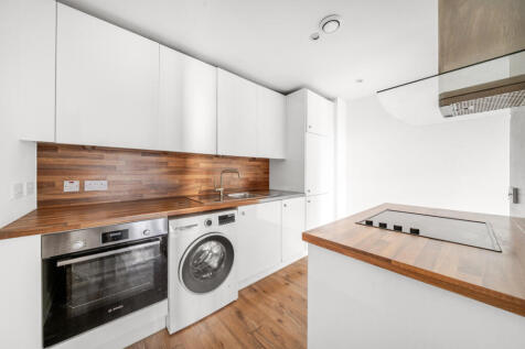 1360472-6-68dbdd6...