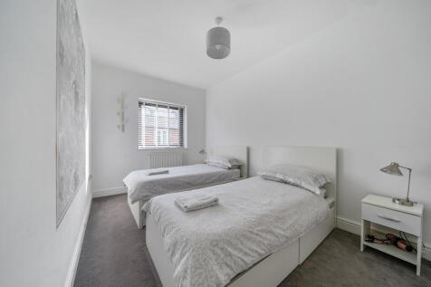 1376971-4-690dd69...