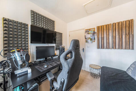 1375970-5-690e060...