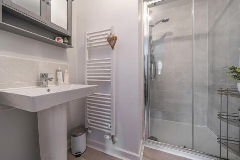 1377012-15-691225...